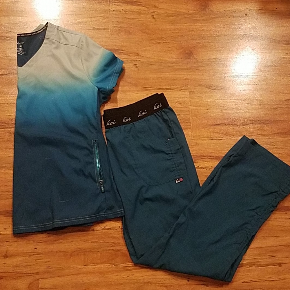 KOI scrub set